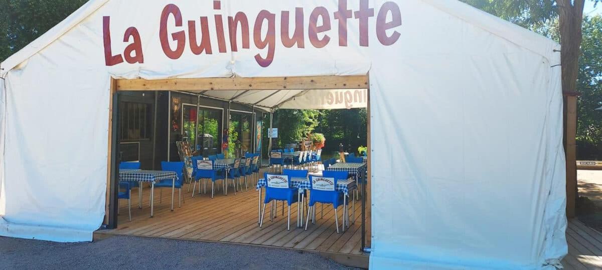 Tonneau Herbergement Insolite Au Camping Des Nieres Ebreuil Eksteriør billede